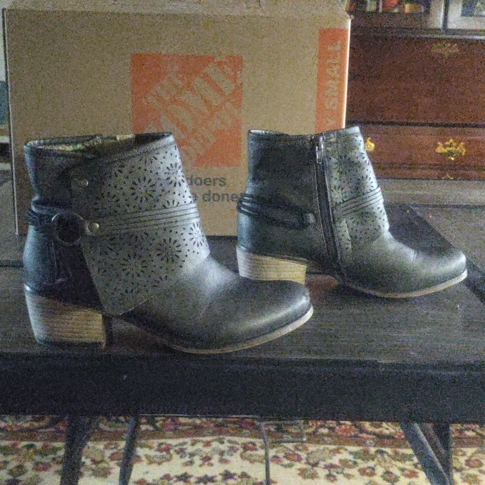 Ankle Boots with Cutout Design